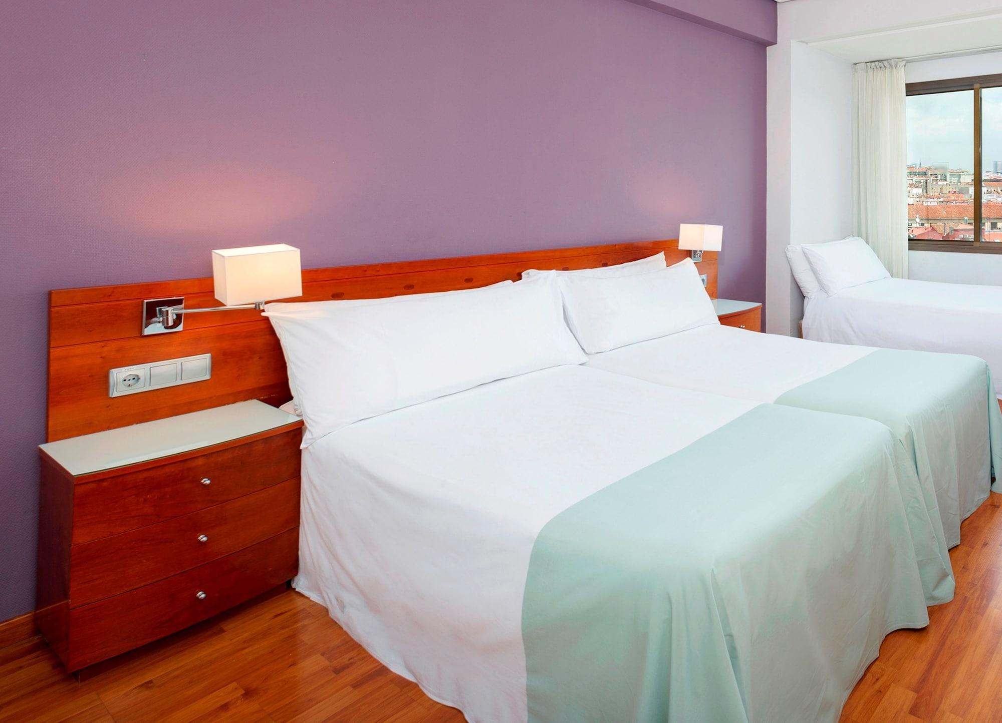 Hotel Madrid Centro, Affiliated By Melia Bagian luar foto