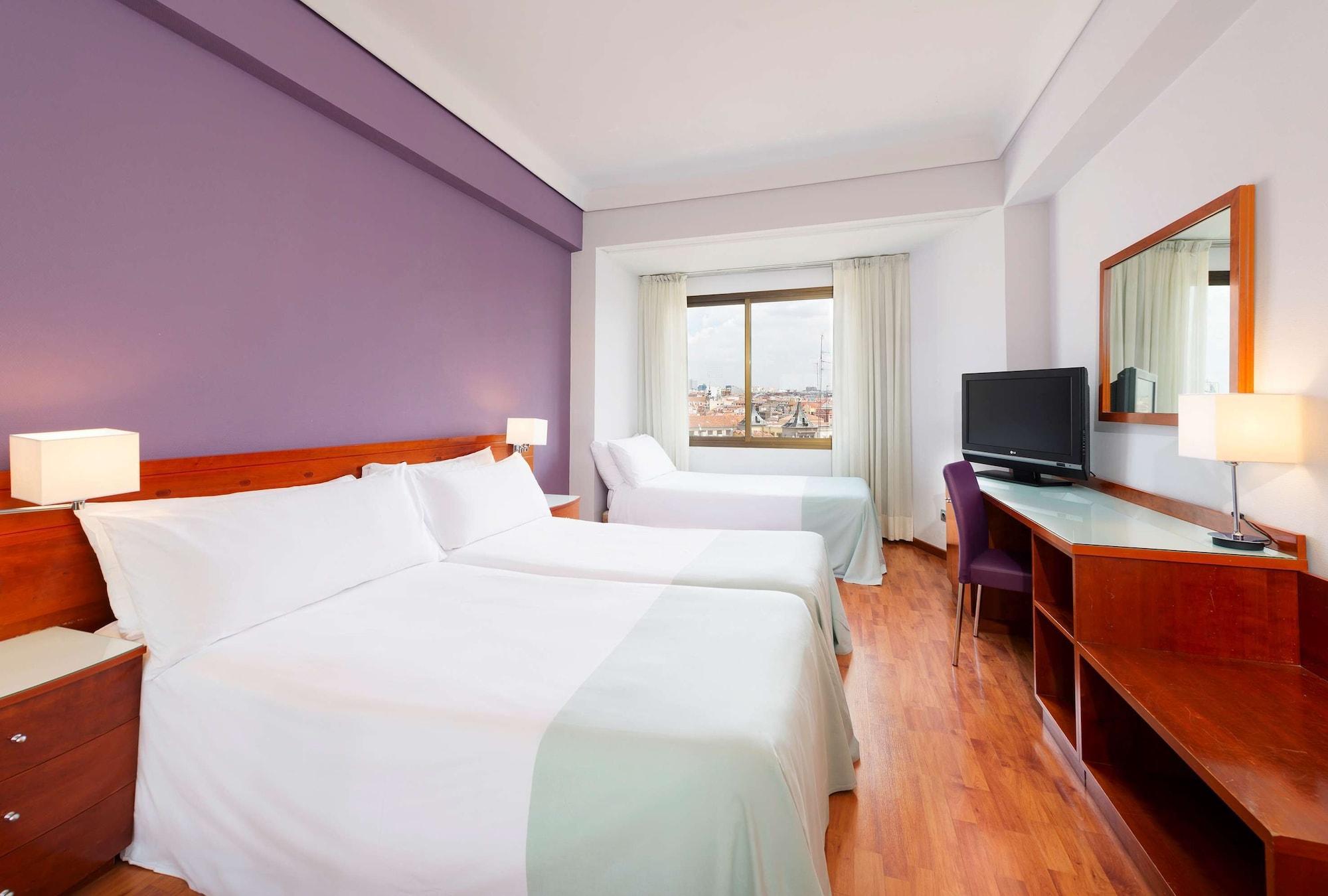 Hotel Madrid Centro, Affiliated By Melia Bagian luar foto