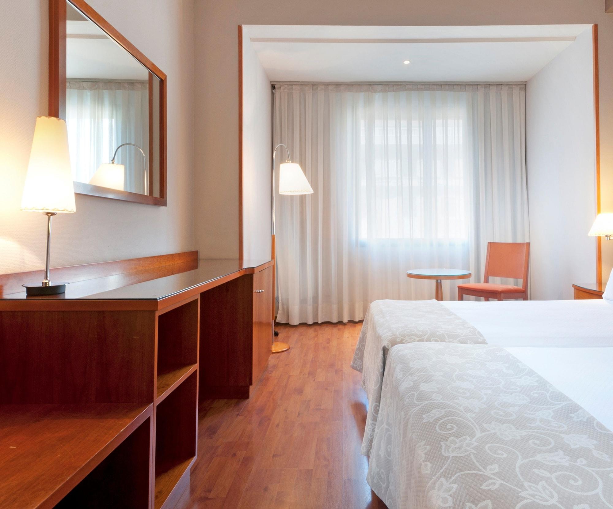 Hotel Madrid Centro, Affiliated By Melia Bagian luar foto