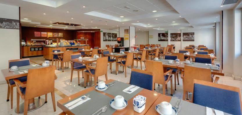 Hotel Madrid Centro, Affiliated By Melia Bagian luar foto