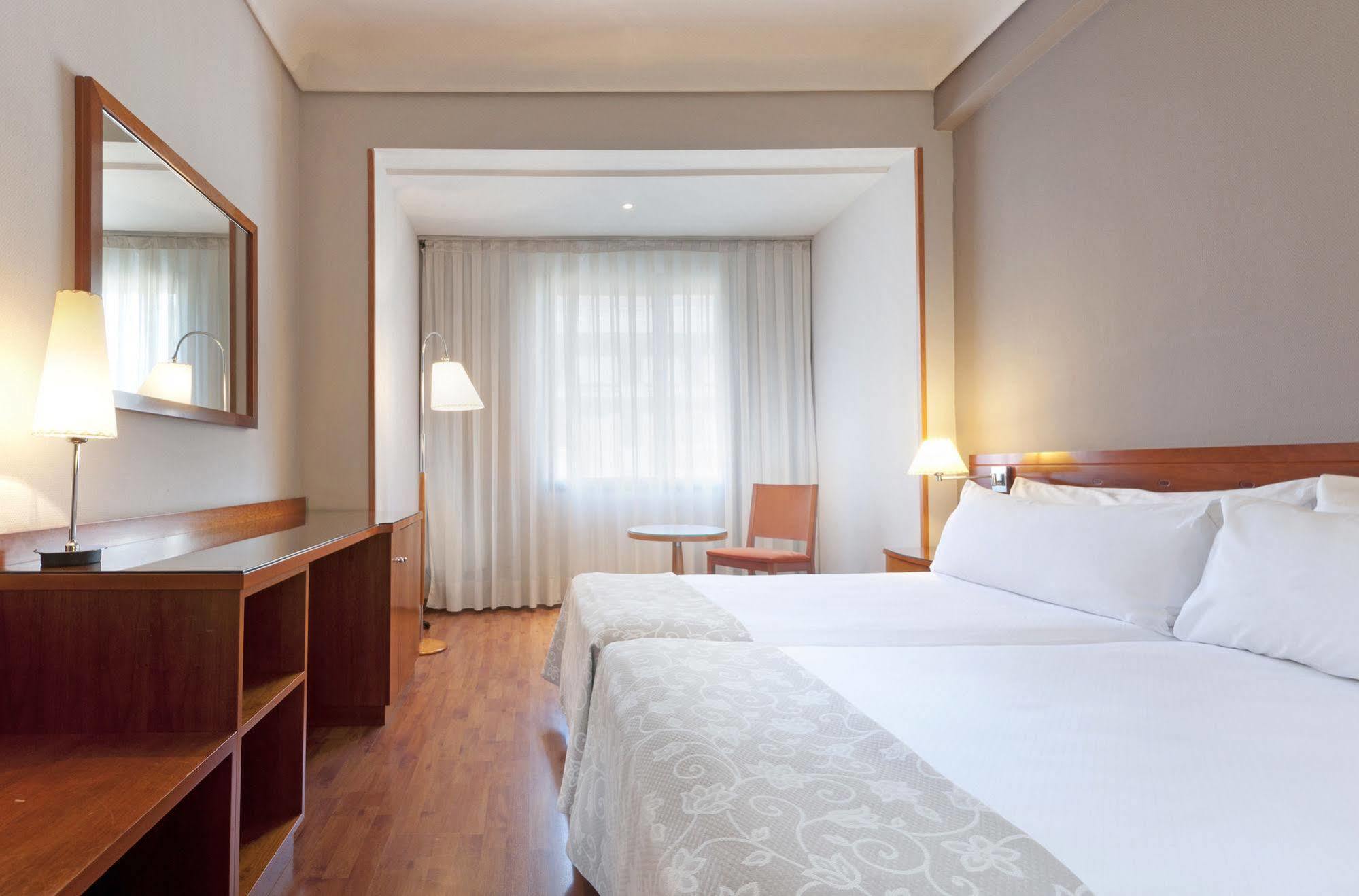 Hotel Madrid Centro, Affiliated By Melia Bagian luar foto