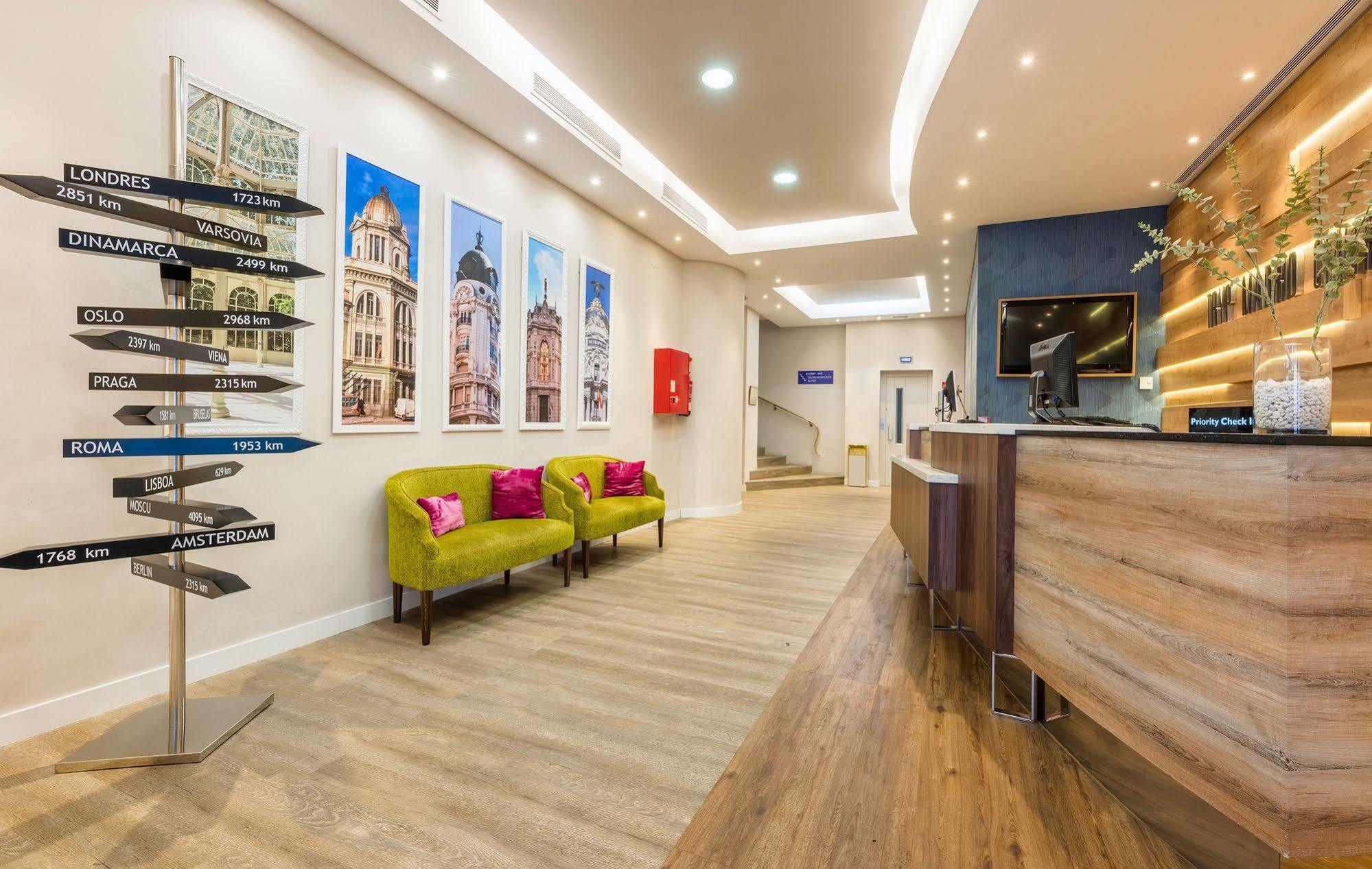 Hotel Madrid Centro, Affiliated By Melia Bagian luar foto